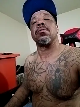 yellowwetfox (Ask my age) - Play with  phat daddy t