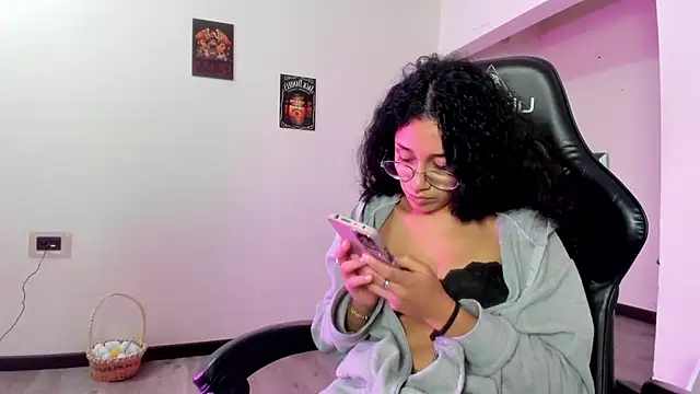 Isis_black webcam