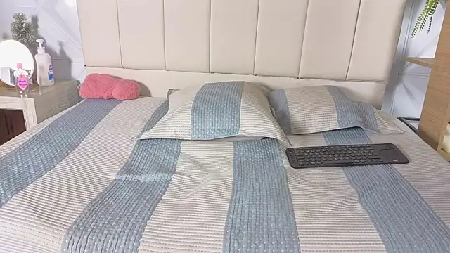 Emily_and_Sebastiannn webcam