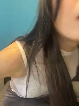 美女ZHJKS9988在线直播