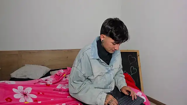 kenji_n_rousse (Ask my age) - Naked One