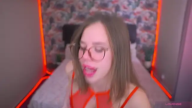 Sexy_Ira's Stripchat show and profile