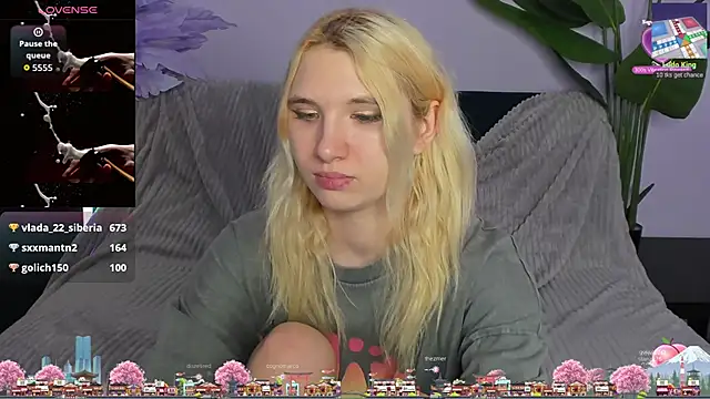 Kitty_Blondie webcam