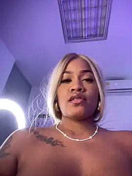 riri_brunnete webcam