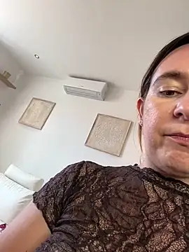 Webcam Model (lyajoliee)  is live.Free join now!