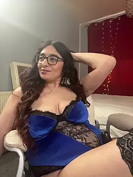 Webcam Model (Curvy_bigtitts)  is live.Free join now!