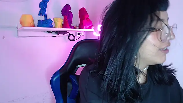 cute_hollywood webcam