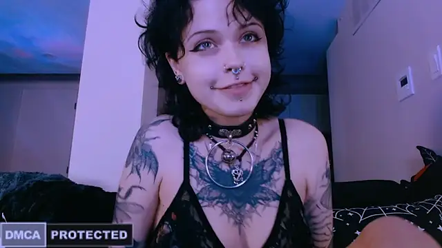 NaughtyLittleFox webcam