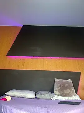 Webcam Model (Alexia__cox)  is live.Free join now!