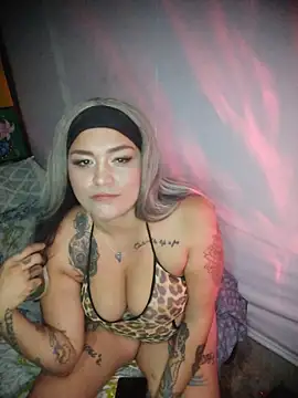 Qenci_Queen webcam