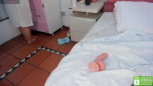 Naughty_Aly111 webcam