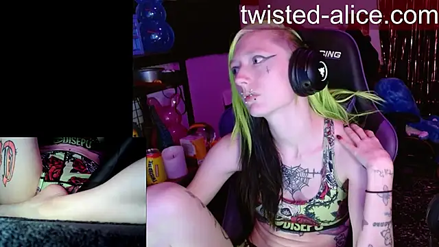 Twisted_Alice webcam