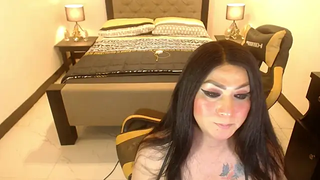 RealHugeCockTs webcam