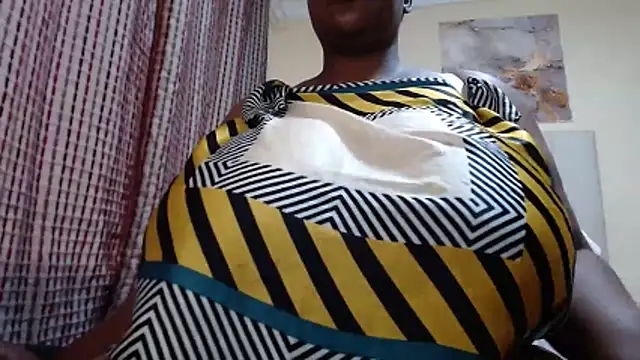 CHOCOLATEDARKBUSTYX webcam