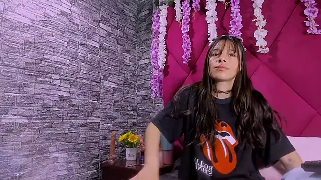 Sasha_Petitte webcam