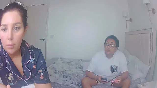 vanilla_chocolate23 - Vanilla_chocolate23's free webcam - UK Sex Cams