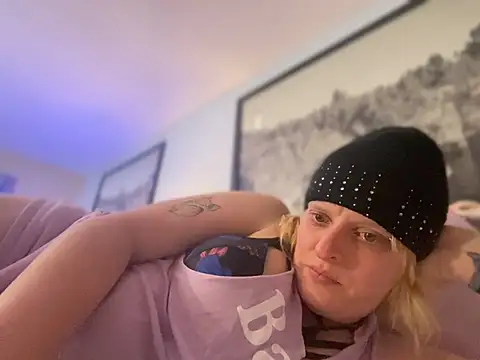 KITTYBOOBOOFUXX webcam