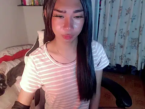 Makemefallinlove webcam