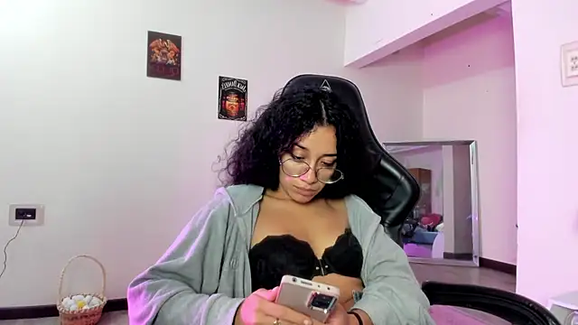 Isis_black webcam