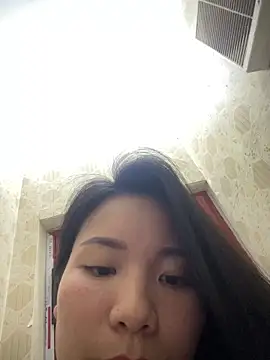 Webcam Model (Charming-girl-)  is live.Free join now!