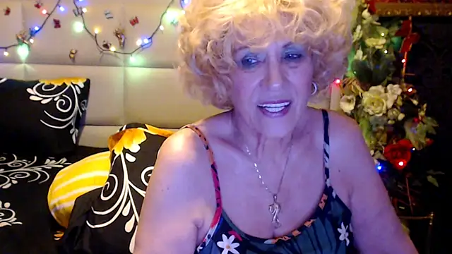 HappyWomanOn webcam