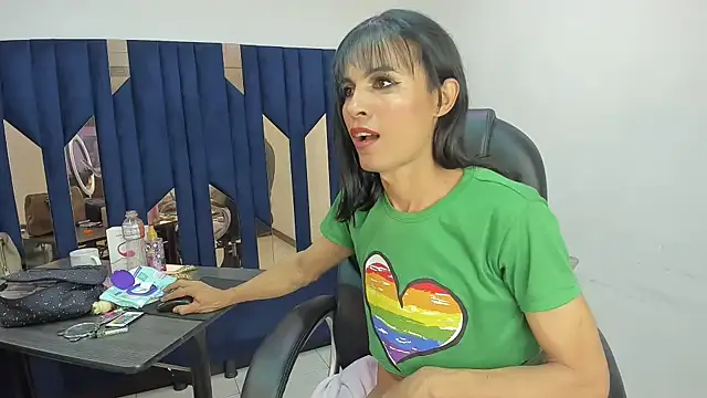 Aisha_hotts777 webcam