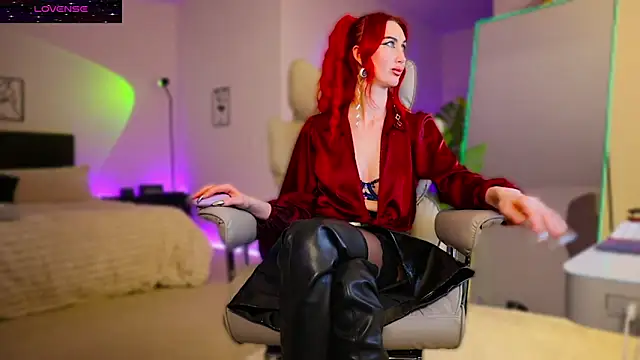 Lady_RedAlexa_RA webcam