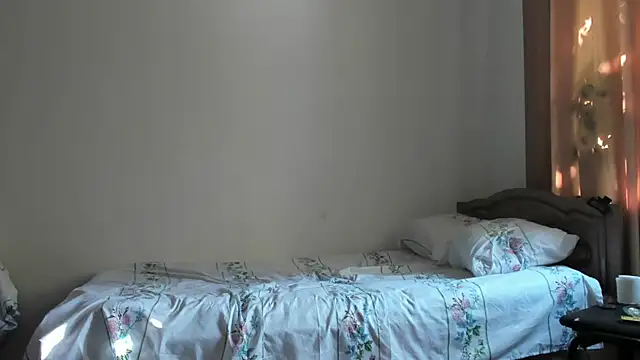 Charlotte_wow webcam