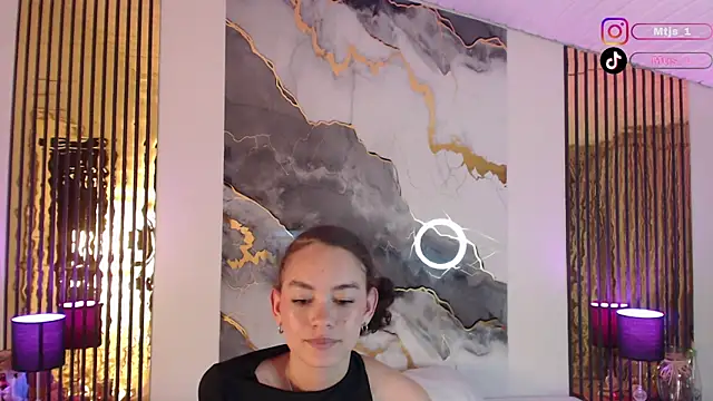 MiticaBrennet_ webcam