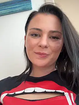 alwayshornyvivi webcam