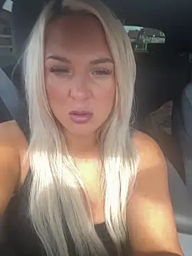 Bustyblondebabe32 webcam