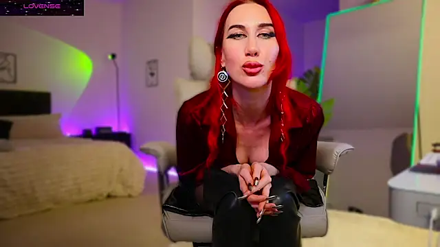 Lady_RedAlexa_RA webcam