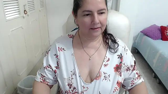 leonela_69 webcam