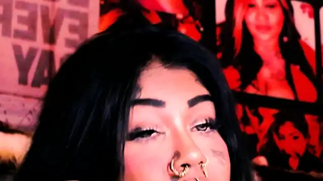 indian_dreamgirl webcam