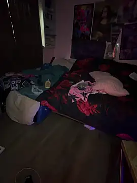 Milfshortcakes Live Webcam on Stripchat