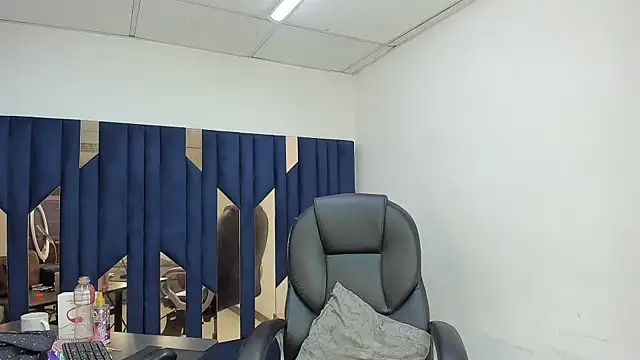 Aisha_hotts777 webcam