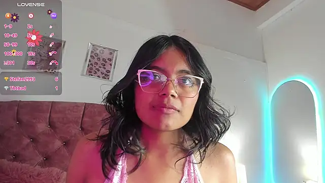 luna_velveth webcam