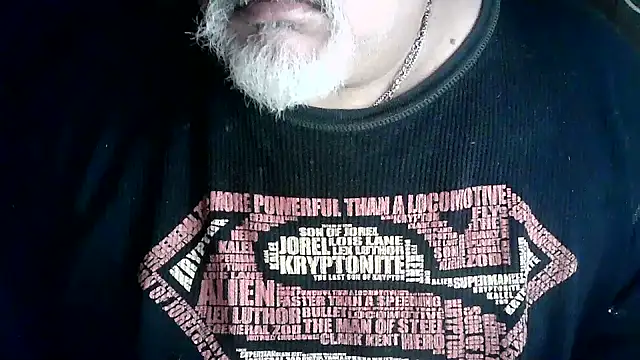 cashot58 (M grandpa) - desnudo mostrando el culo