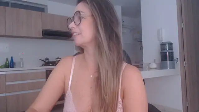 LovePaula webcam