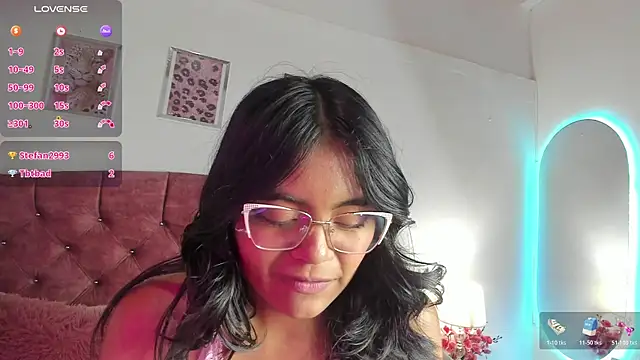 luna_velveth webcam