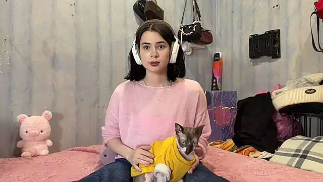 LanoraBilecki webcam