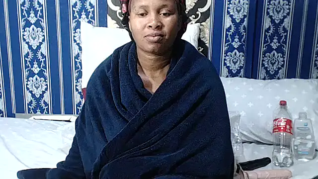 QUEENOFSQUIRT02 webcam