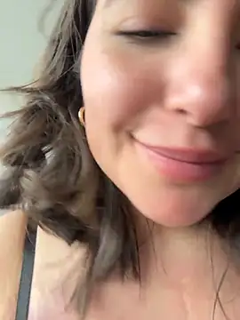 sukhakunis1 live sex cam