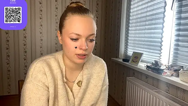 LolaZola webcam