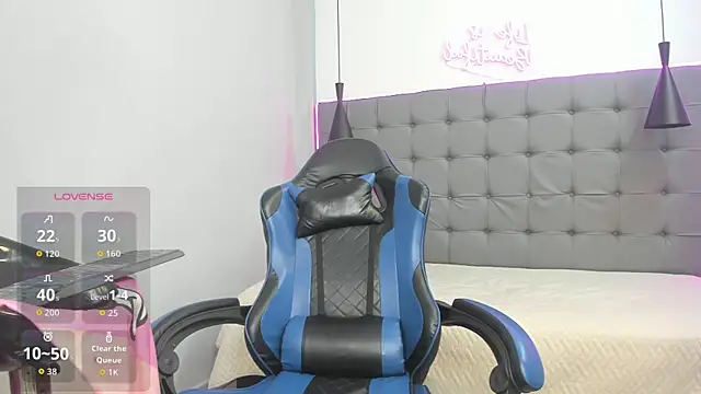 scarletcherry18 webcam