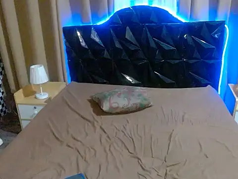 AshantTsiBigCock webcam