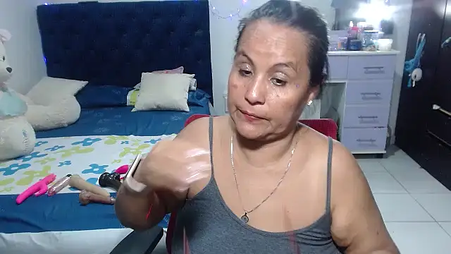 pervert_mommy_ - Pervert_mommy_'s free webcam - UK Sex Cams