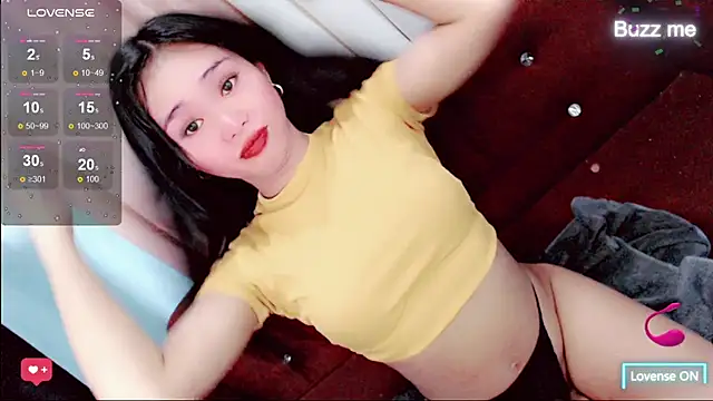 Amomentoflust99 live sex cam
