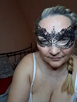 MaskedQueen77 webcam