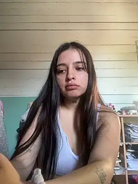 Webcam Model (vainillasuave) is live